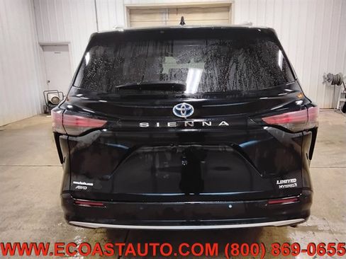 Used 2024 Toyota Sienna Limited image 8