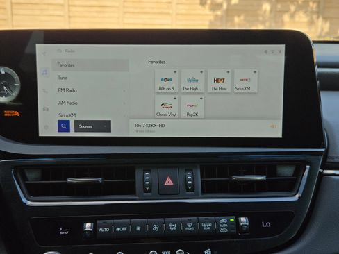 Used 2023 Lexus ES 350 w/ Premium Package FWD image 17