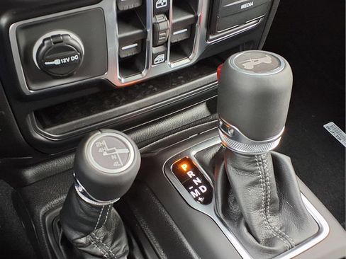 New 2026 Jeep Wrangler Unlimited Sahara AWD/4WD image 14
