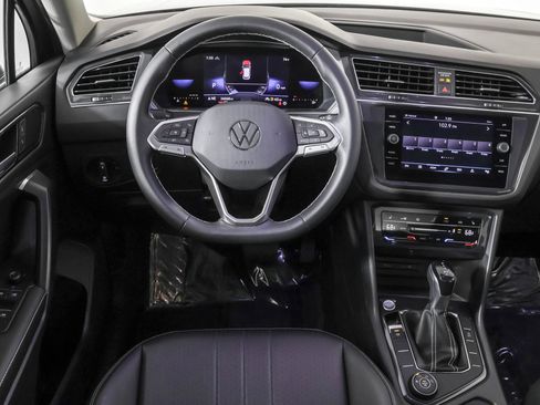 Certified 2023 Volkswagen Tiguan SE w/ Panoramic Sunroof Package AWD/4WD image 38
