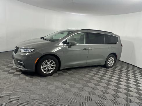Used 2022 Chrysler Pacifica Touring-L FWD image 5