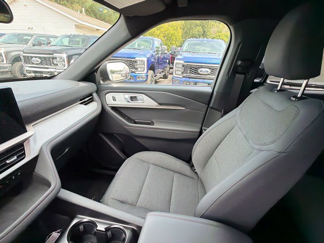 Used 2027 Ford Explorer Active AWD/4WD image 25