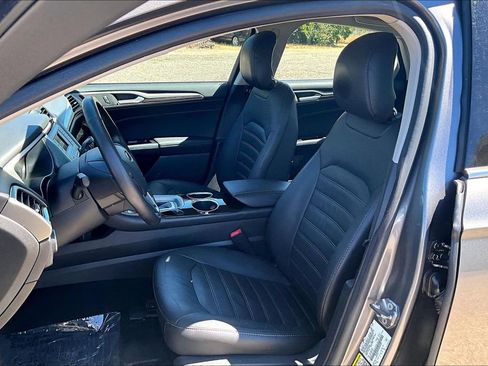 Used 2013 Ford Fusion SE FWD image 9