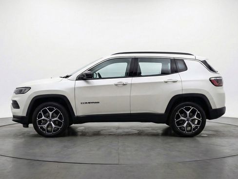 Used 2025 Jeep Compass Limited AWD/4WD image 5
