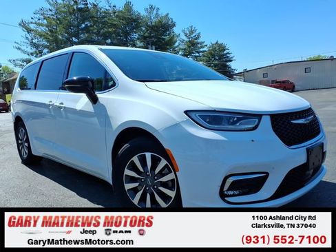 Used 2024 Chrysler Pacifica Limited FWD image 1