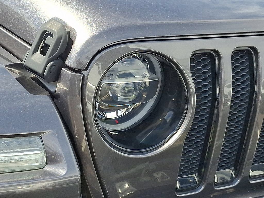 Used 2020 Jeep Wrangler Unlimited Sahara AWD/4WD image 9