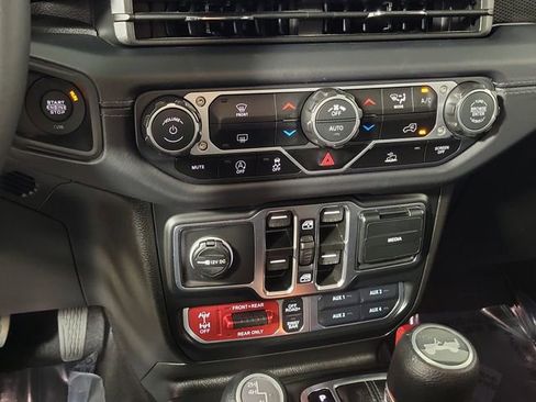 Used 2026 Jeep Wrangler Unlimited Rubicon AWD/4WD image 30