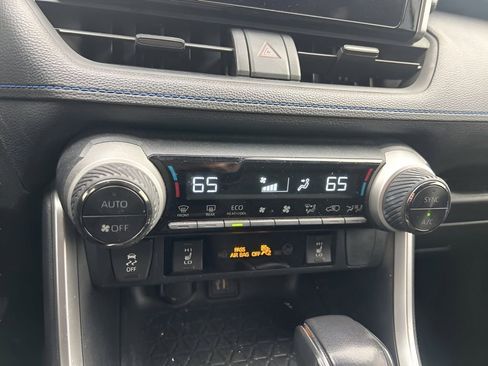 Used 2023 Toyota RAV4 SE image 27