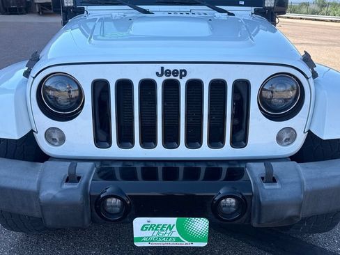 Used 2015 Jeep Wrangler Unlimited Sahara AWD/4WD image 12