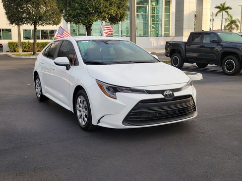 Used 2026 Toyota Corolla LE image 2