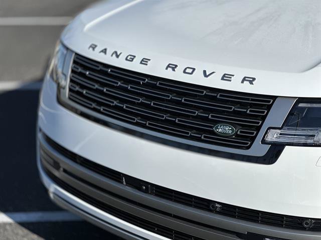 Used 2025 Land Rover Range Rover Long Wheelbase SE AWD/4WD image 4