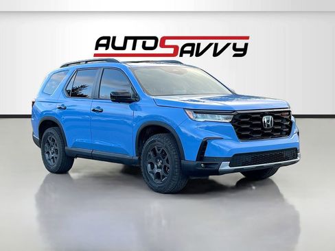 Used 2025 Honda Pilot TrailSport image 1