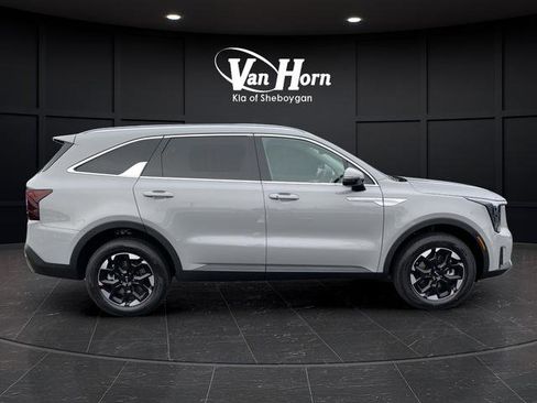 New 2026 Kia Sorento S image 2