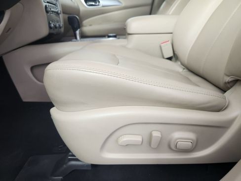 Used 2020 Nissan Pathfinder SL AWD/4WD image 11