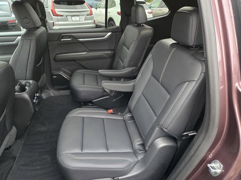 Used 2025 GMC Acadia Elevation w/ Elevation Premium Package image 10