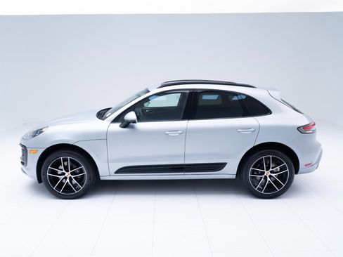 Certified 2026 Porsche Macan image 2