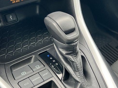 Certified 2021 Toyota RAV4 LE image 26