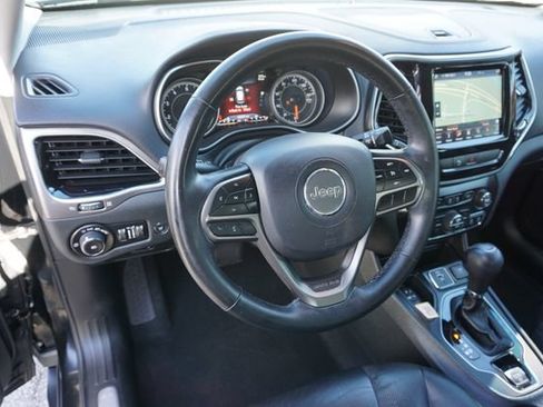 Used 2019 Jeep Cherokee Limited FWD image 11