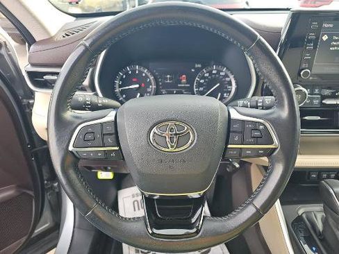 Used 2020 Toyota Highlander XLE image 8