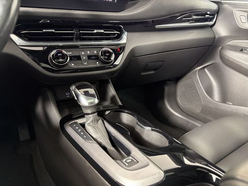 Used 2025 Buick Envista Sport Touring w/ Experience Buick Package FWD image 18