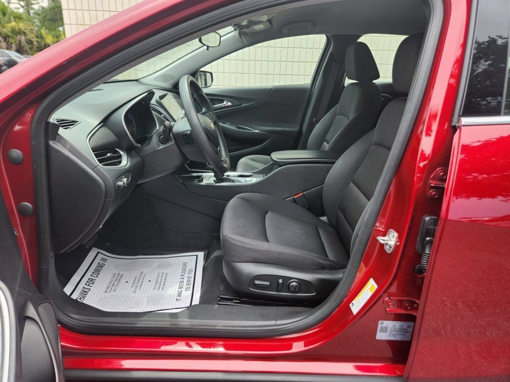 Used 2025 Chevrolet Malibu LT FWD image 9