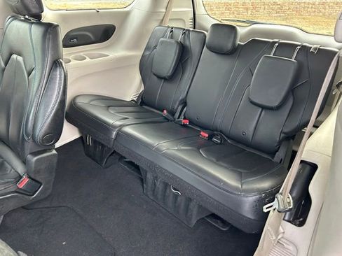 Used 2021 Chrysler Pacifica Touring-L w/ Uconnect Theater Family Group image 23