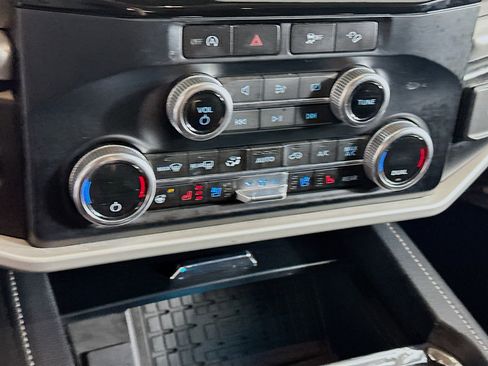 Used 2024 Ford Expedition Max XLT image 24