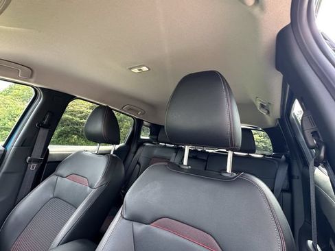 Certified 2025 Nissan Kicks SR FWD image 33