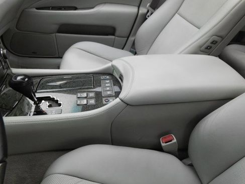 Used 2007 Lexus LS 460 L image 40