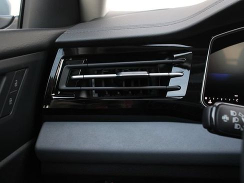 New 2026 Volkswagen Jetta SE FWD image 8