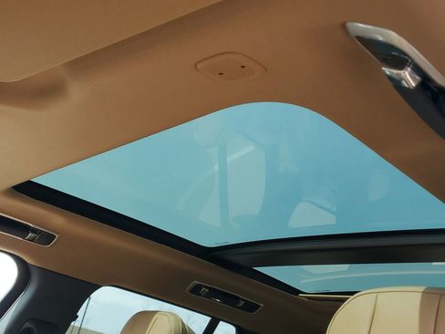 New 2026 Land Rover Range Rover SE image 10