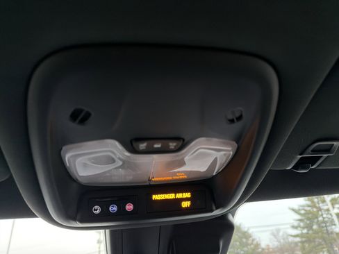 Used 2024 Chevrolet TrailBlazer RS w/ Driver Confidence Package image 34