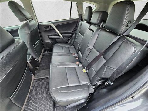 Used 2018 Toyota RAV4 LE FWD image 16