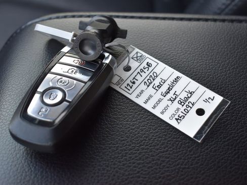 Used 2020 Ford Expedition XLT w/ Equipment Group 202A AWD/4WD image 14