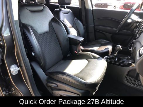 Used 2018 Jeep Compass Latitude AWD/4WD image 4