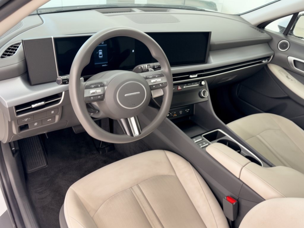Used 2025 Hyundai Sonata SEL FWD image 4