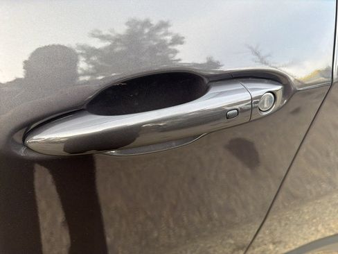 Certified 2024 Jeep Compass Limited w/ Sun and Sound Group image 2