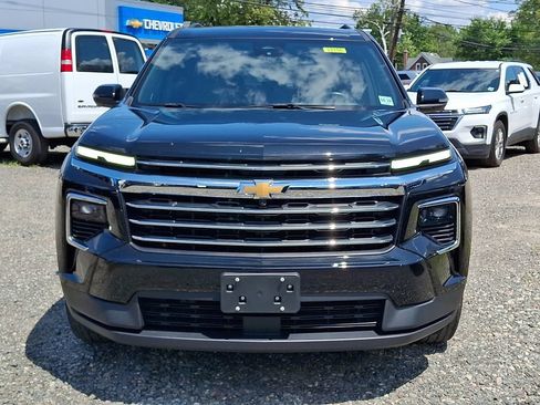 Used 2024 Chevrolet Traverse LT FWD image 2