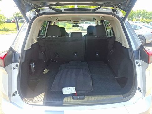 Used 2025 Nissan Rogue SV AWD/4WD image 27