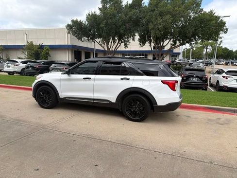 Used 2020 Ford Explorer XLT w/ Equipment Group 202A RWD image 2