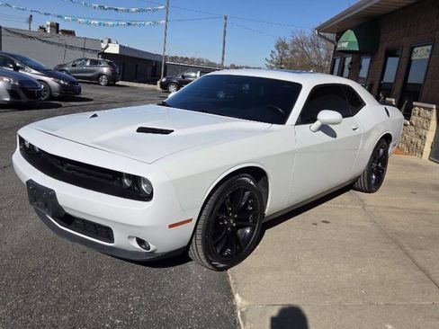 Used 2018 Dodge Challenger SXT Plus image 3