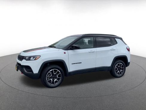 Used 2025 Jeep Compass Trailhawk AWD/4WD image 8