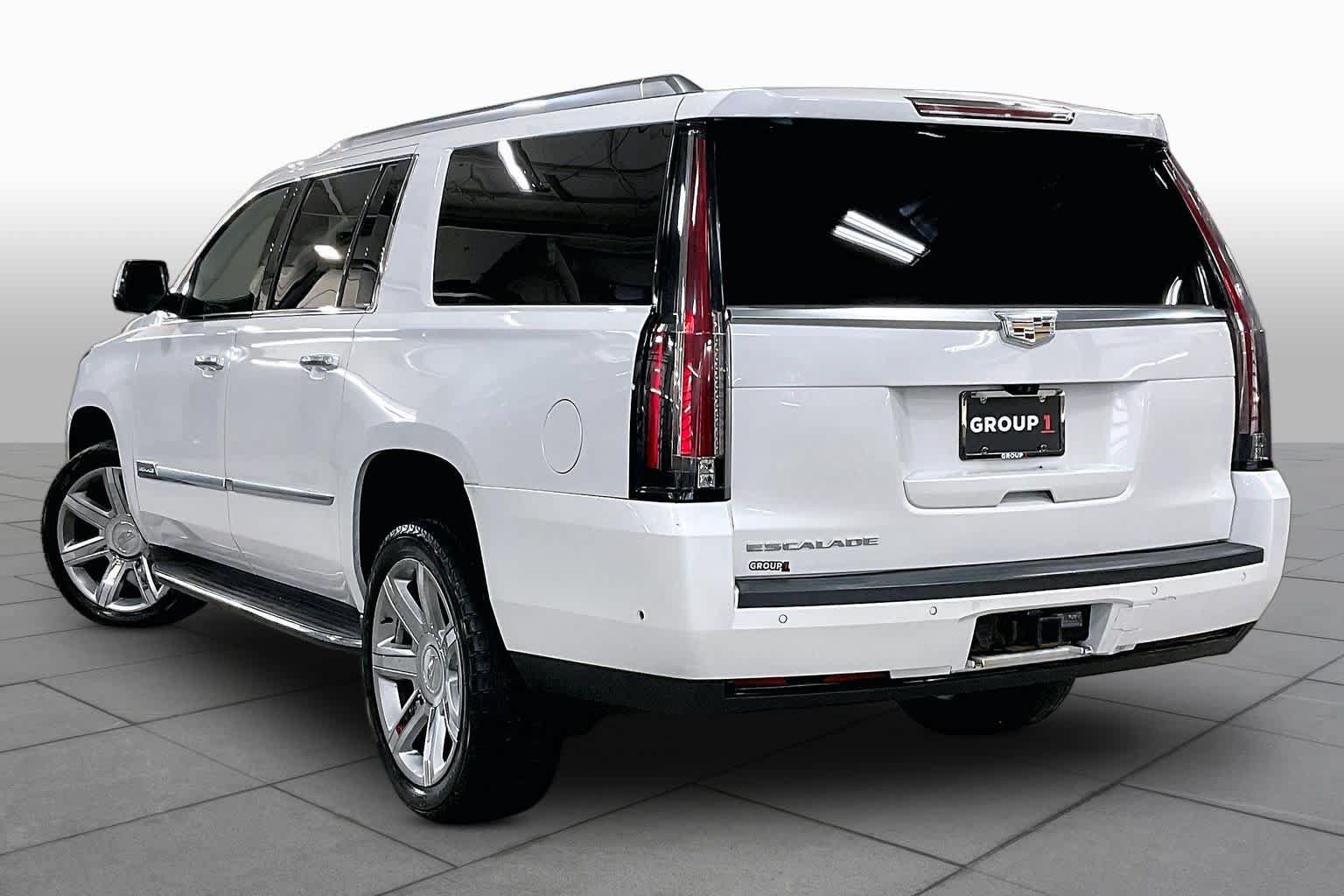 Used 2019 Cadillac Escalade ESV Luxury AWD/4WD image 12