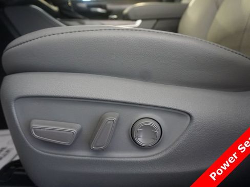 Used 2023 Toyota Highlander Limited AWD/4WD image 8