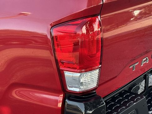 Used 2017 Toyota Tacoma SR5 image 7