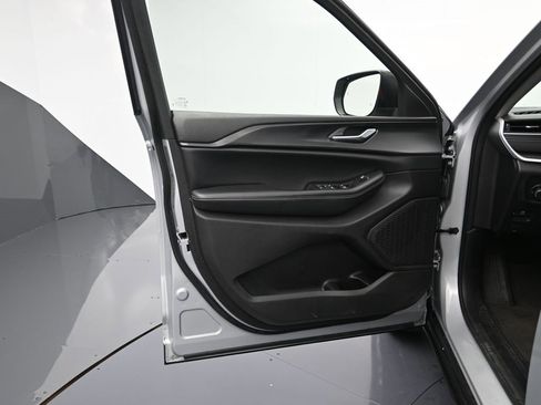 Used 2023 Jeep Grand Cherokee Laredo image 11