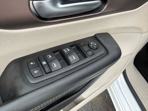 Certified 2023 Chrysler Voyager LX FWD image 11