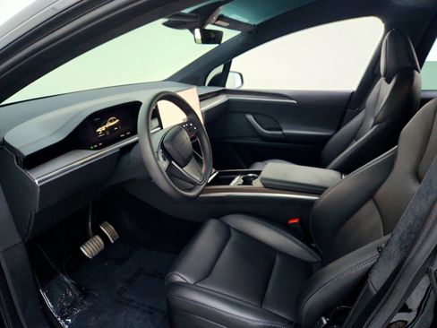 Used 2024 Tesla Model X image 11
