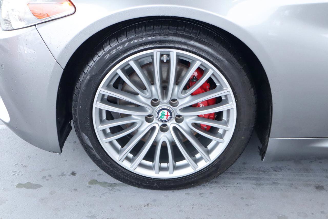 Used 2018 Alfa Romeo Giulia Ti w/ Quick Order Package 22Z Lusso RWD image 12