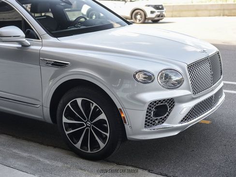 Used 2021 Bentley Bentayga AWD/4WD image 49